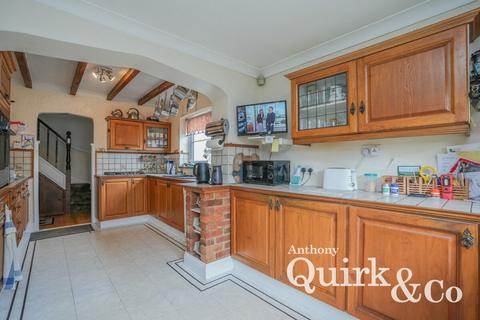 5 bedroom detached house for sale, St. Agnes Drive, Canvey Island, SS8