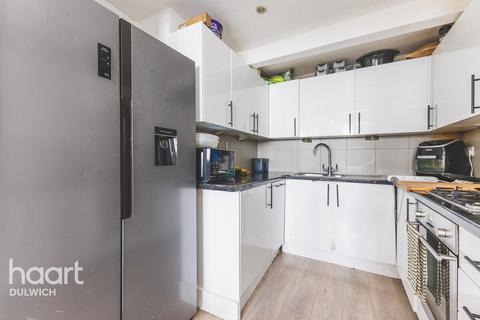 2 bedroom flat for sale, Rye Hill Park, London