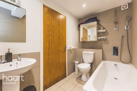 2 bedroom flat for sale, Rye Hill Park, London