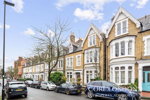 undefined, Walpole Gardens, Chiswick, W4
