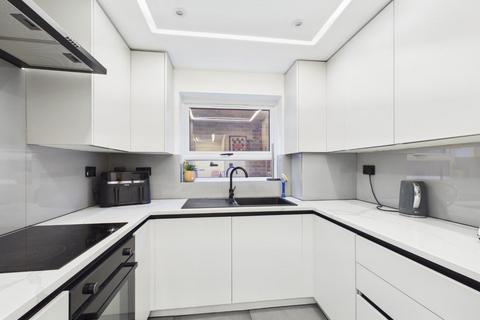 2 bedroom flat for sale, Cecil Court, Wall Road, Ashford TN24