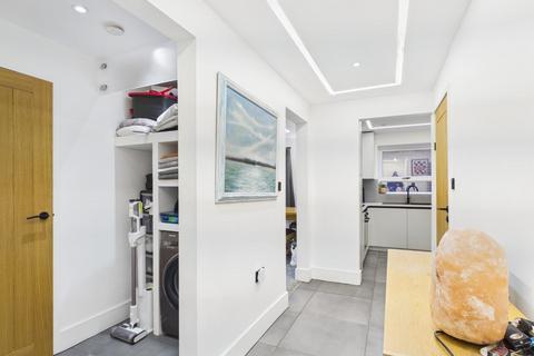 2 bedroom flat for sale, Cecil Court, Wall Road, Ashford TN24