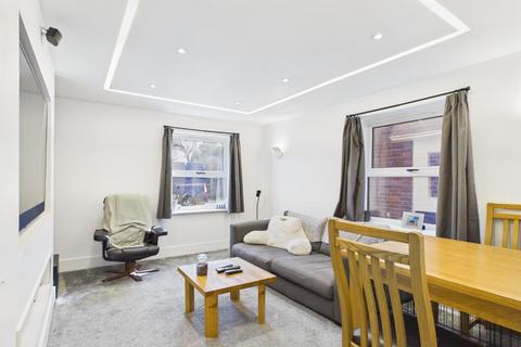 2 bedroom flat for sale, Cecil Court, Wall Road, Ashford TN24