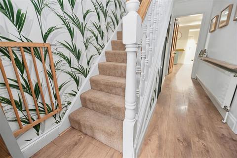 4 bedroom detached house for sale, Long Road, Canvey Island SS8