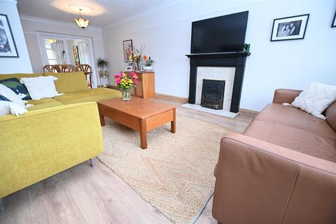 4 bedroom detached house for sale, Long Road, Canvey Island SS8