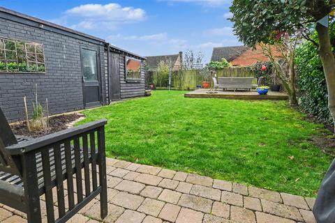 4 bedroom detached house for sale, Long Road, Canvey Island SS8