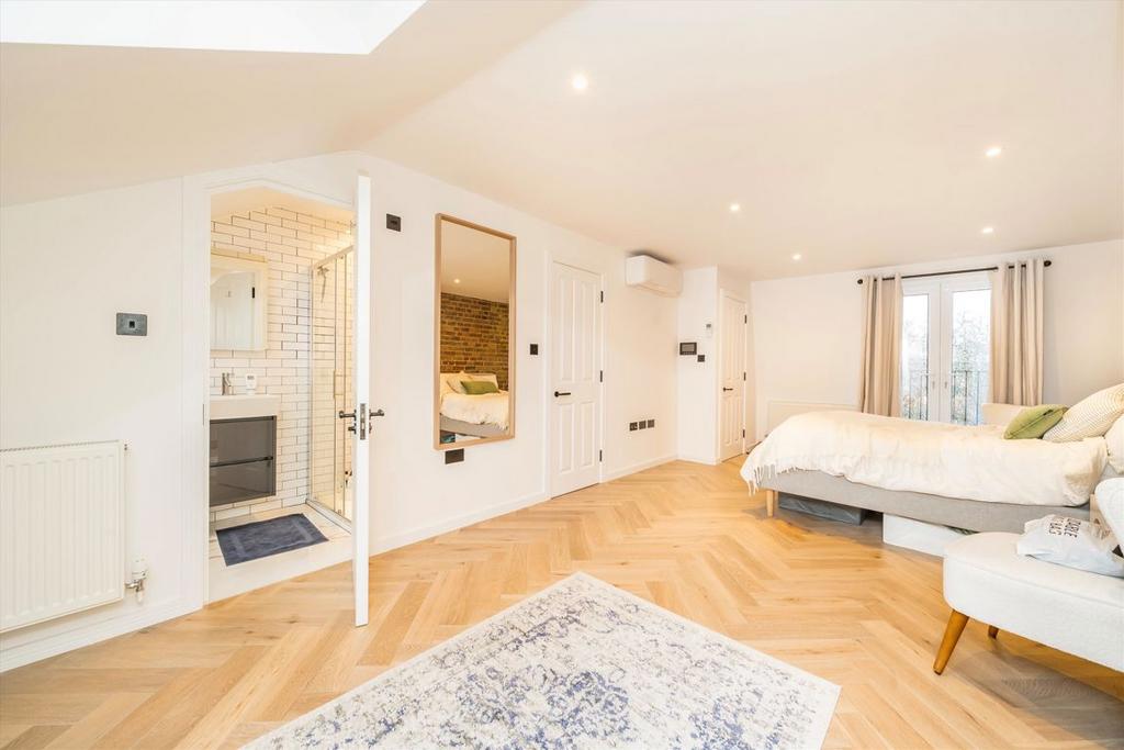 En suite bedroom, en suite