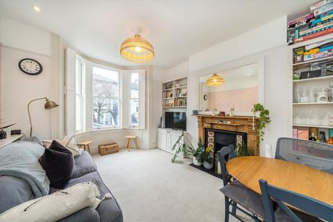 2 bedroom flat for sale, Ramsden Road, London SW12