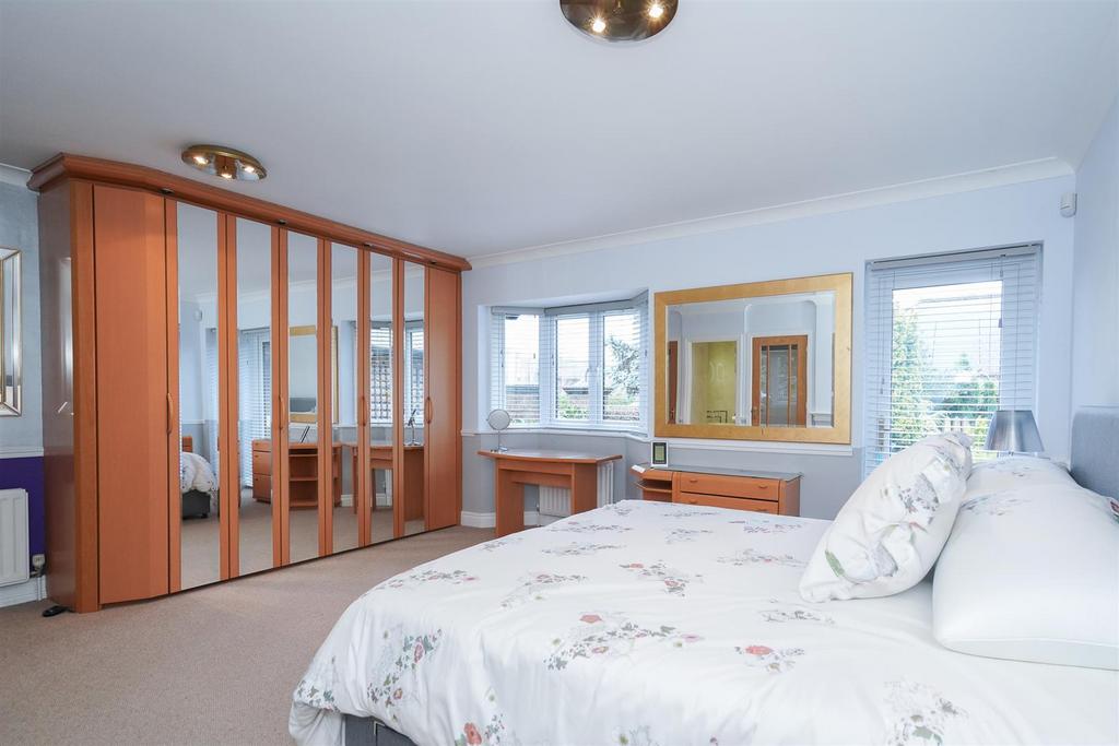 4 Bamburgh Grove-15.jpg