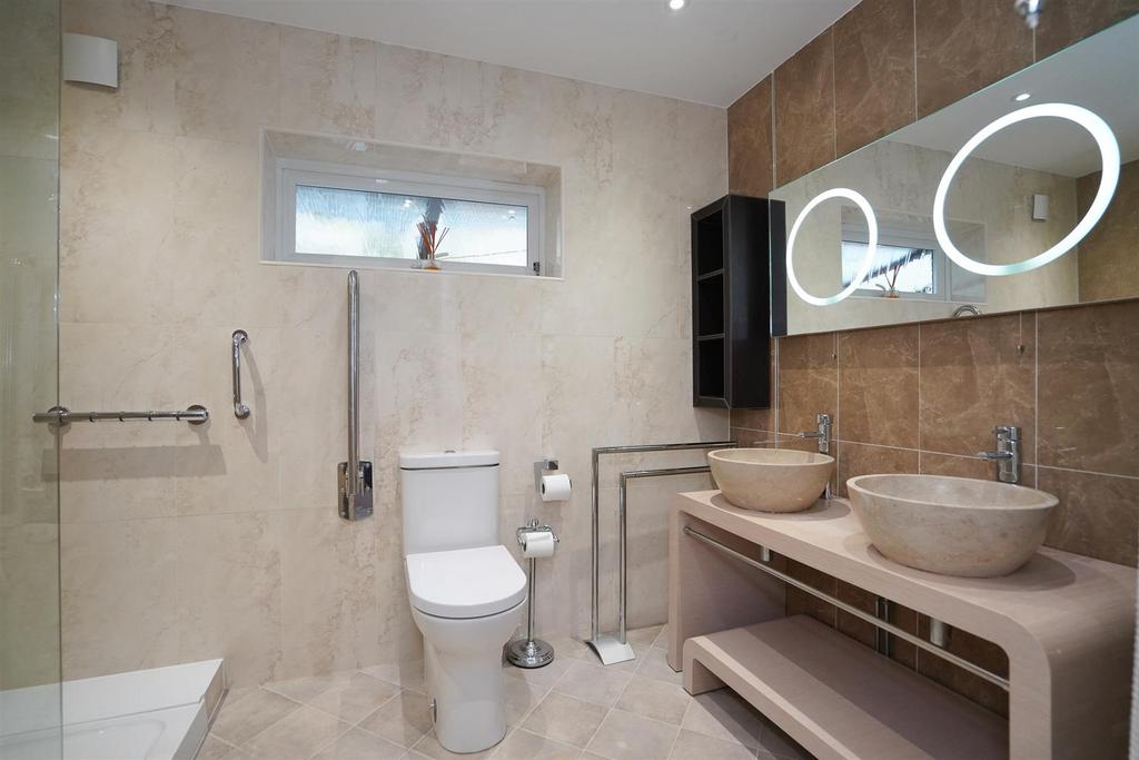 4 Bamburgh Grove-16.jpg
