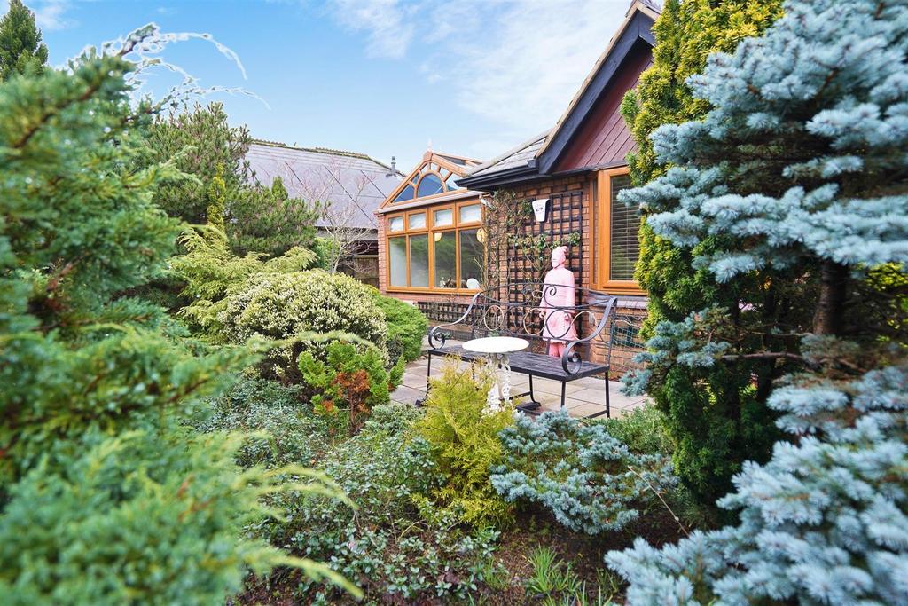 4 Bamburgh Grove-25.jpg