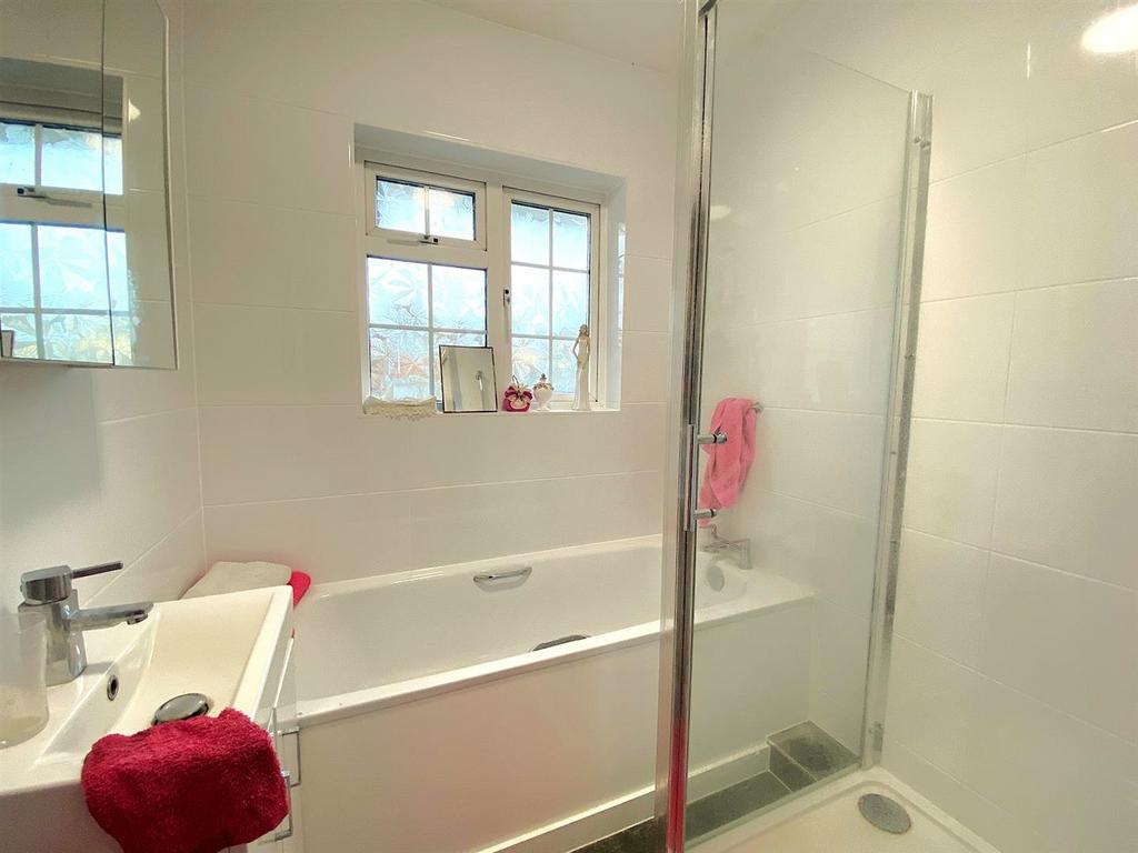 1 New Park Ave - Shower.jpg