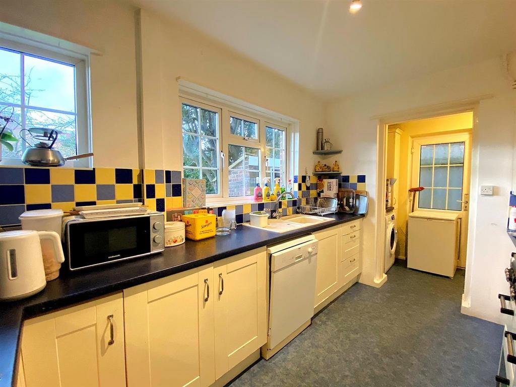 1 New Park Ave - Kitchen1.jpg