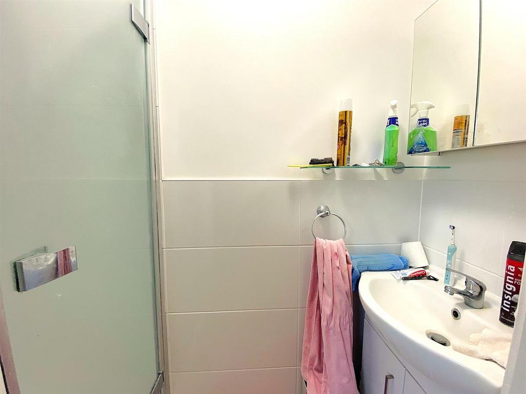 1 New Park Ave - En Suite.jpg