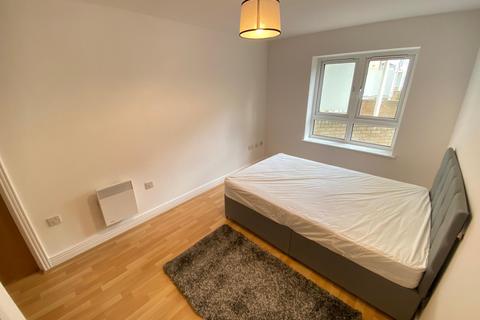 1 bedroom apartment to rent, Spacious 1-Bed Flat Saint David's Square, London, E14