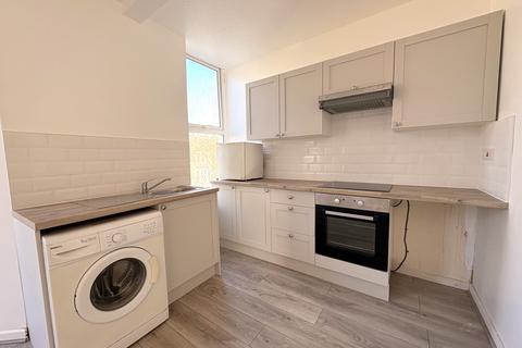 2 bedroom flat to rent, Stacey Road, Cardiff CF24