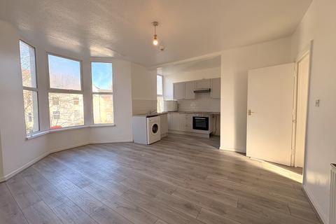 2 bedroom flat to rent, Stacey Road, Cardiff CF24