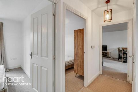 2 bedroom apartment for sale, College Close, Loughton