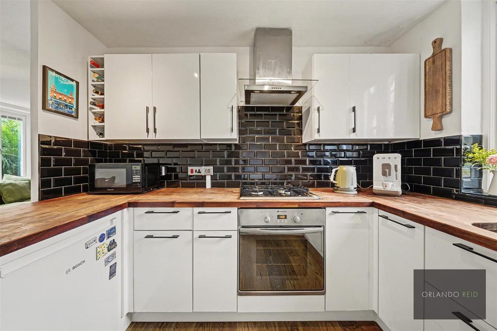 13 Bobbin Close SW4 0 LL-11.jpg