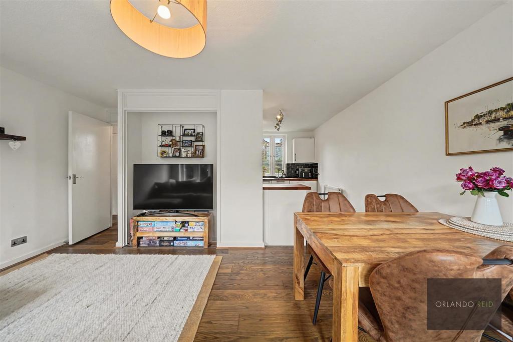 13 Bobbin Close SW4 0 LL-10.jpg
