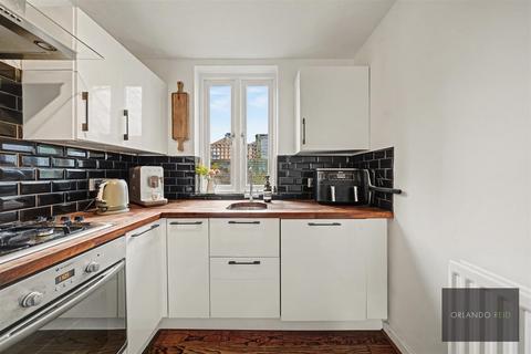 1 bedroom apartment for sale, Bobbin Close, Clapham