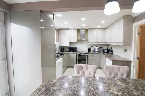 3 bedroom end of terrace house for sale, Bowhill Grove, Thurby Lodge