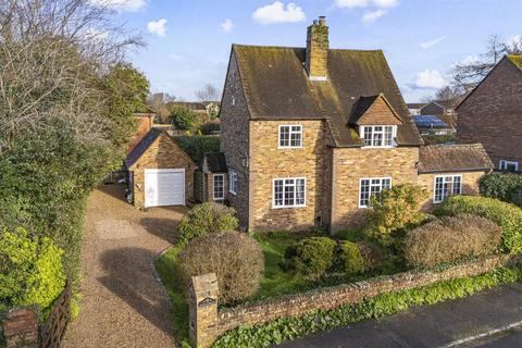 3 bedroom detached house for sale, Copners Drive, Holmer Green HP15
