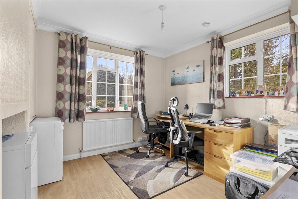 3 Copners Drive, HP15 6 SG-10.jpg