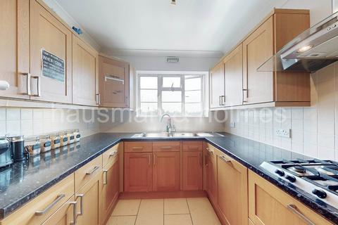 2 bedroom flat to rent, Courtney House, Hendon