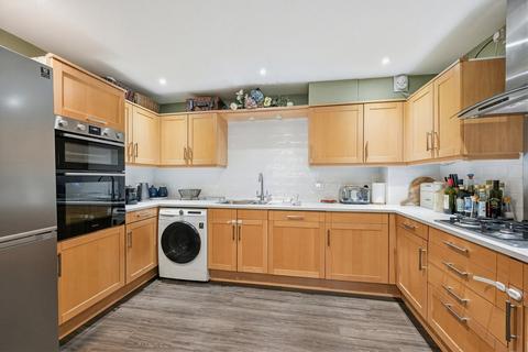 2 bedroom apartment for sale, Oatlands Drive, Weybridge, KT13