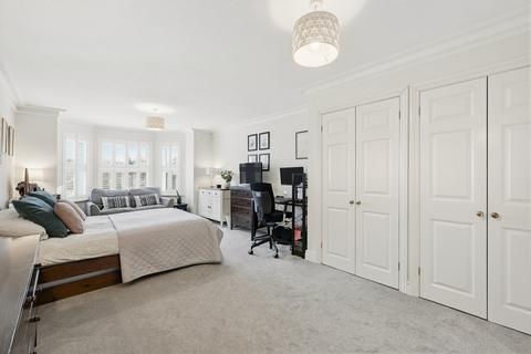 2 bedroom apartment for sale, Oatlands Drive, Weybridge, KT13