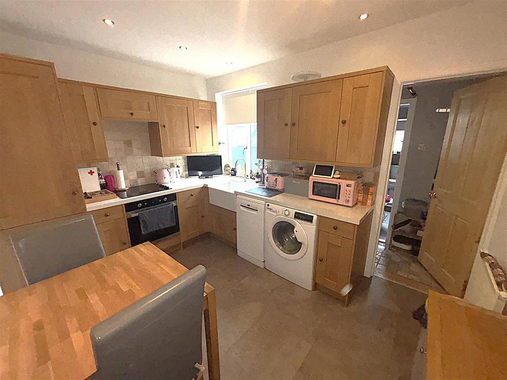 Fitted kitchen