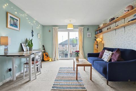 2 bedroom flat for sale, Rose Court Oxford OX4 3TA