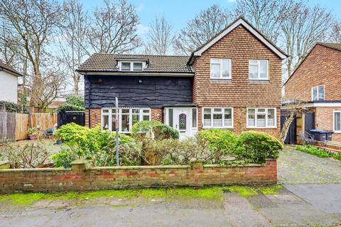 3 bedroom detached house for sale, Castleleigh Court, Enfield