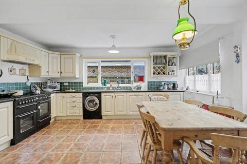 3 bedroom detached house for sale, Castleleigh Court, Enfield