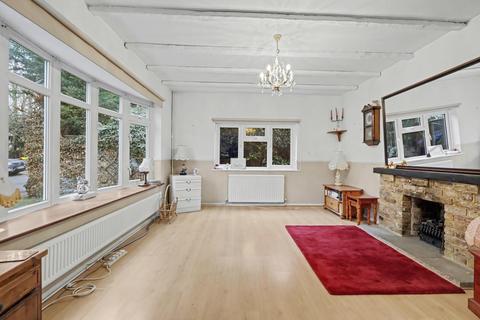 3 bedroom detached house for sale, Castleleigh Court, Enfield