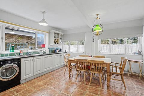 3 bedroom detached house for sale, Castleleigh Court, Enfield