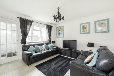 3 bedroom semi-detached house for sale, Chesterton Avenue, Harpenden