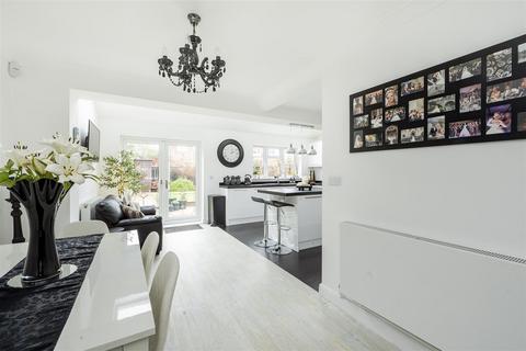 3 bedroom semi-detached house for sale, Chesterton Avenue, Harpenden