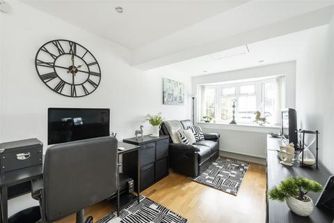 3 bedroom semi-detached house for sale, Chesterton Avenue, Harpenden