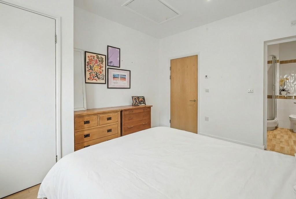 Bedroom 1 - Angle 2