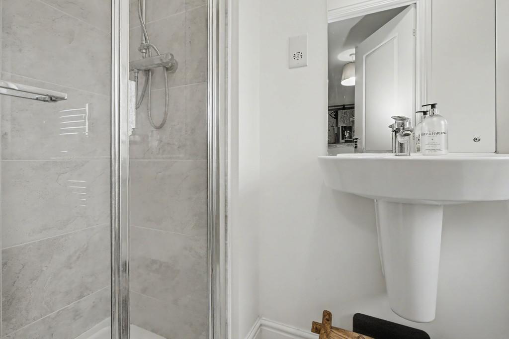 Bedroom 2 En-Suite Shower