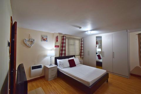 undefined, Long Lane, Hillingdon UB10
