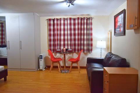 undefined, Long Lane, Hillingdon UB10