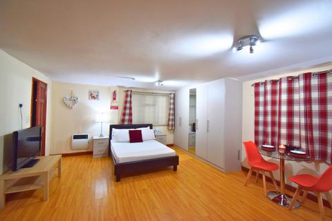 undefined, Long Lane, Hillingdon UB10