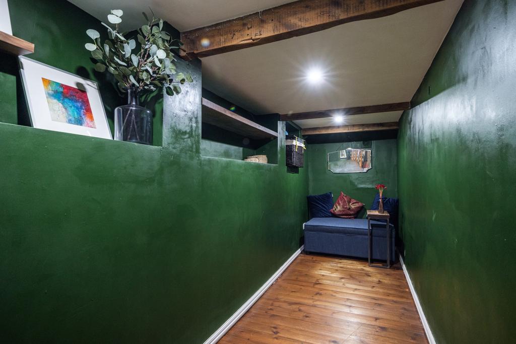 37 a stopford road 9