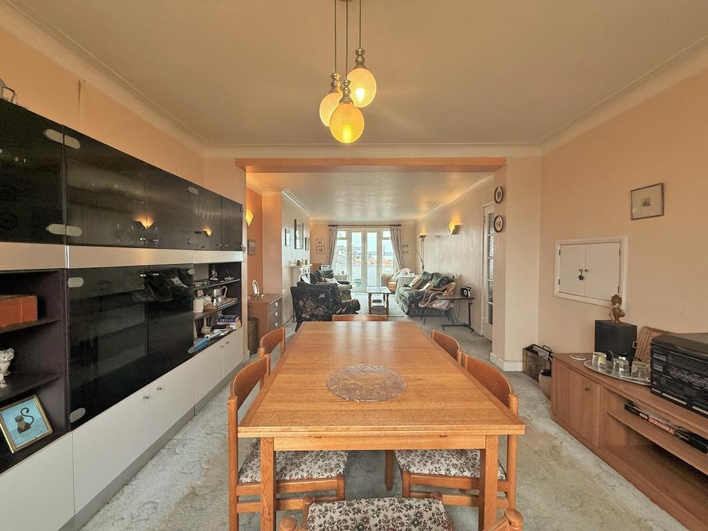 Through dining lounge
