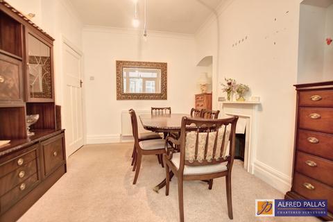 3 bedroom semi-detached house for sale, Cairns Road, Fulwell