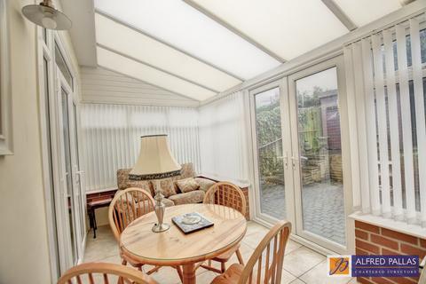 3 bedroom semi-detached house for sale, Cairns Road, Fulwell
