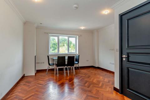 2 bedroom apartment to rent, West End Lane